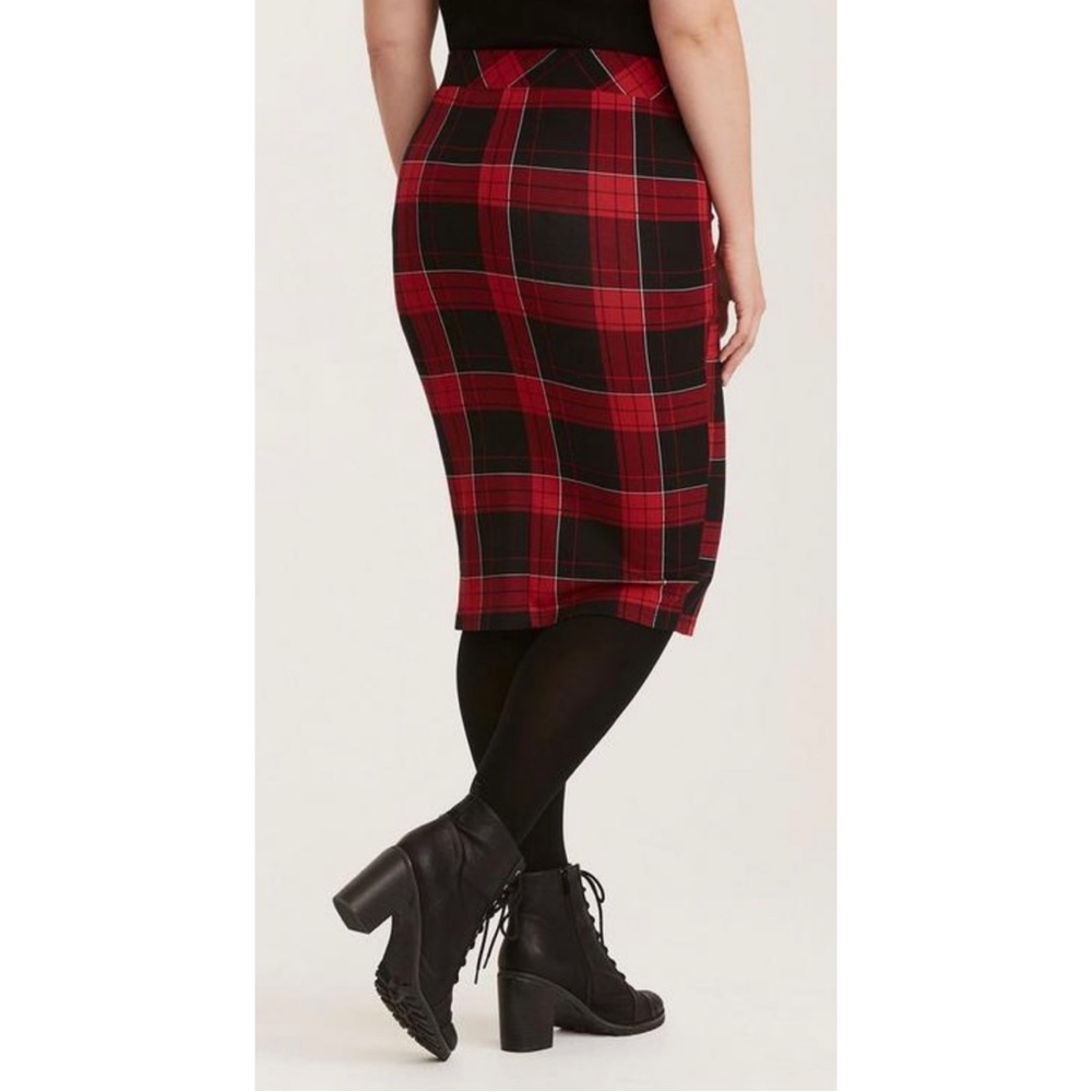 Torrid Mini Studio Luxe Ponte Lace-Up Plaid Pencil Skirt Size NWOT 2X Red Black - Picture 2 of 10